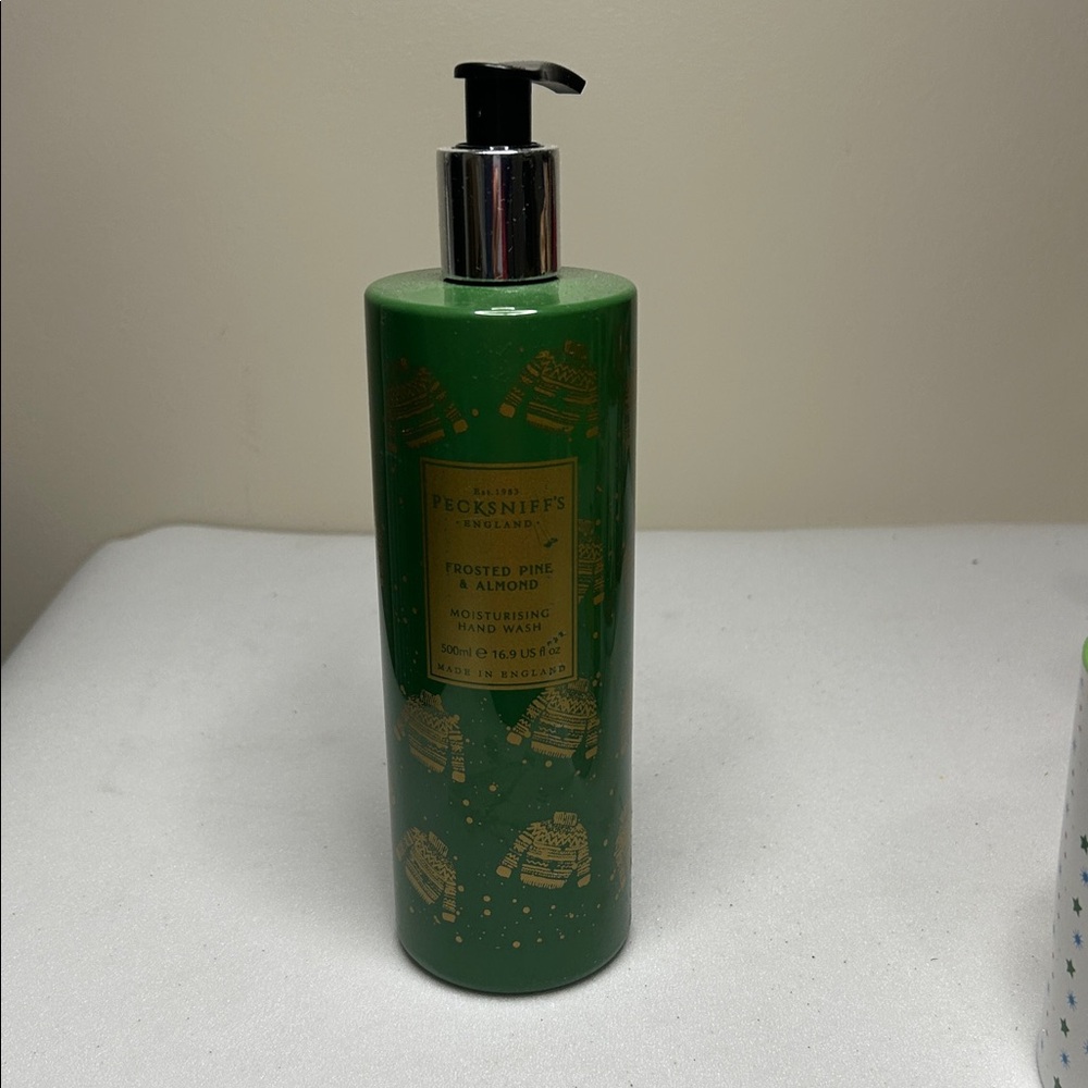 Pecksniffs England Scented Frosted Pine & Almond Moisturizing Hand Soap NWT 16.9